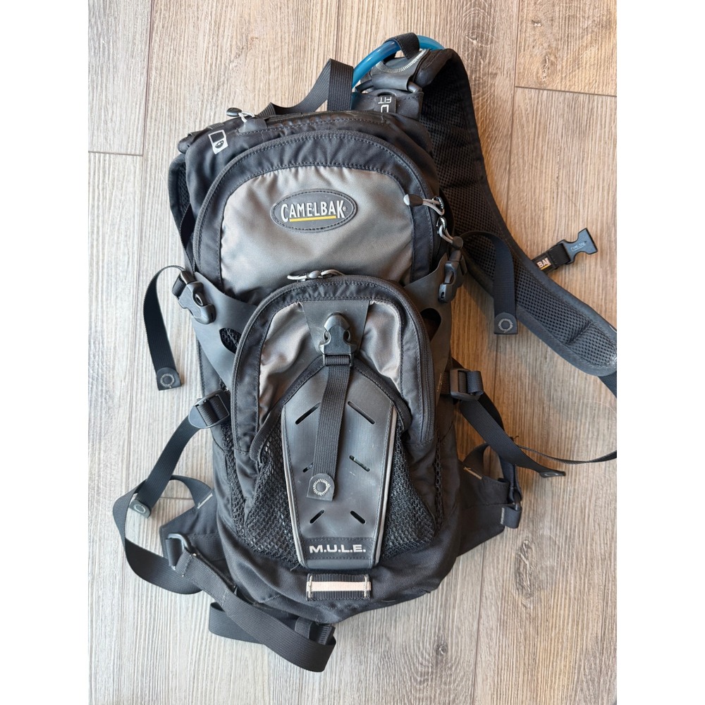 CamelBak MULE Hydration Pack Black Gray MTB Hiking Backpack Air Director